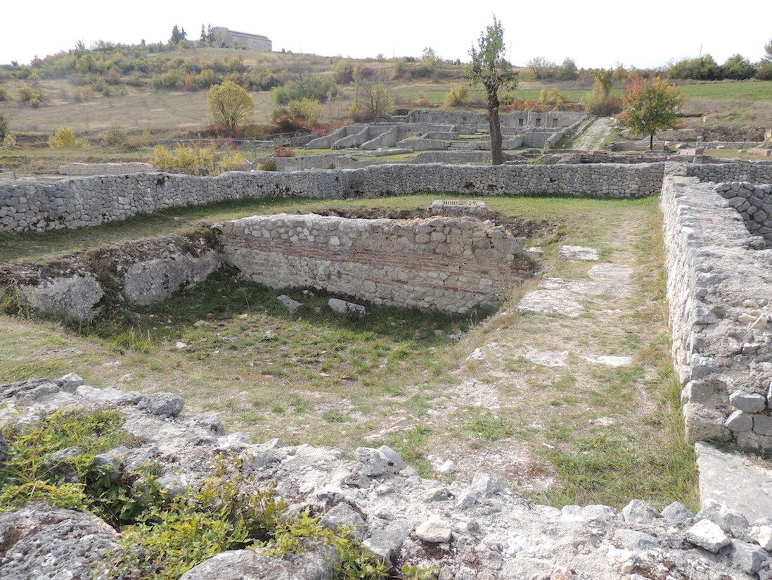 Baths of Alba Fucens-08.JPG